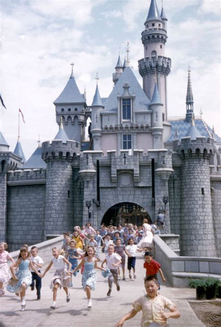 55 Photos Of Vintage Disneyland From The Park's Early Days