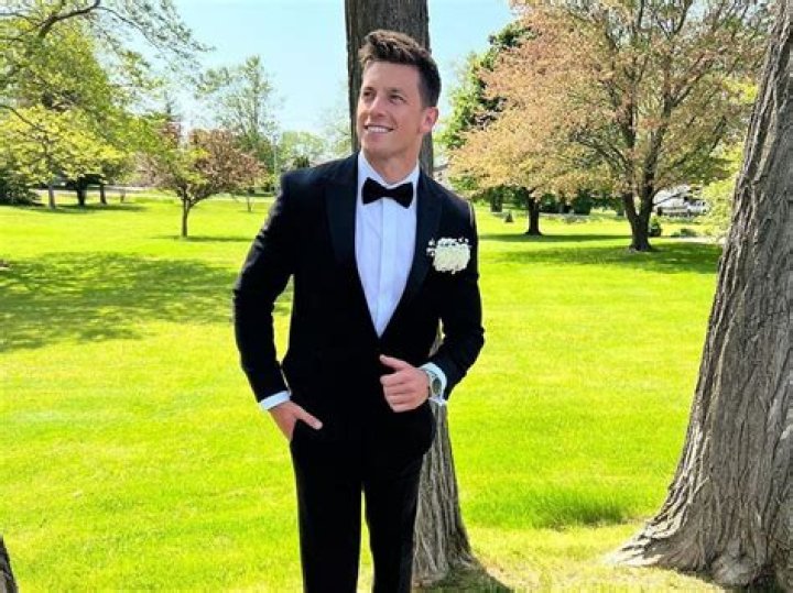 ‘Bachelorette’ Contestant Peter Kraus Is Even Hotter When He’s Shirtless!