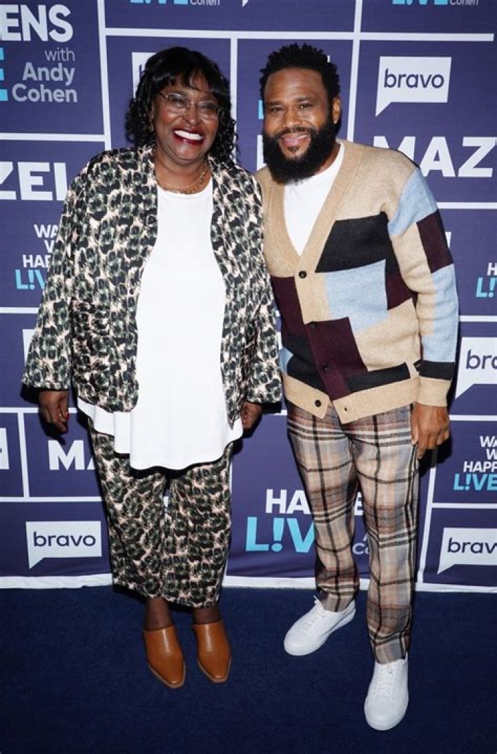 ‘Black-ish’ Star Anthony Anderson’s Mother Taught Him How to Perform Oral Sex — “My Mama Taught Me How to Eat the Cookie!”