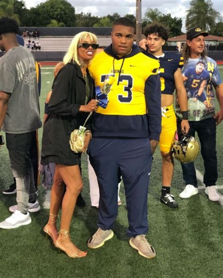 Chris C. Kemp Biography, Age, Height, Wife, Net Worth, Family