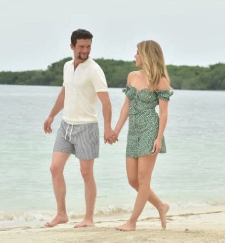 Daren Kagasoff is not Married to Wife. Dating Girlfriend: Breanna Trupiano. Kids.