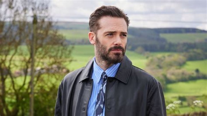 Does David Leon direct Vera?