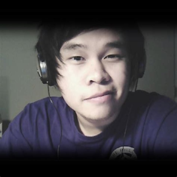 Domics (YouTube Star) - Age, Birthday, Bio, Facts, Family, Net Worth, Height & More