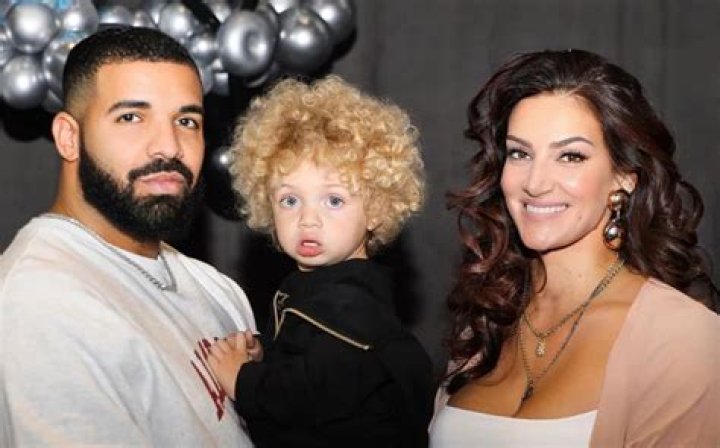 Drake Shares Adorable Family Photo With His Mom & Adonis