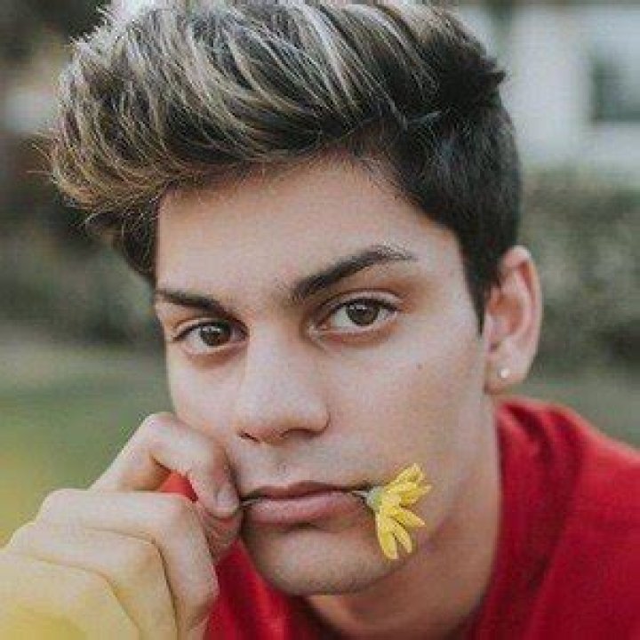 Edwin Burgos (Instagram Star) - Age, Birthday, Bio, Facts, Family, Net Worth, Height & More