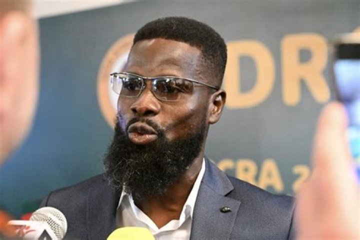 Emmanuel Eboue Height, Weight, Net Worth, Age, Birthday, Wikipedia, Who, Nationality, Biography