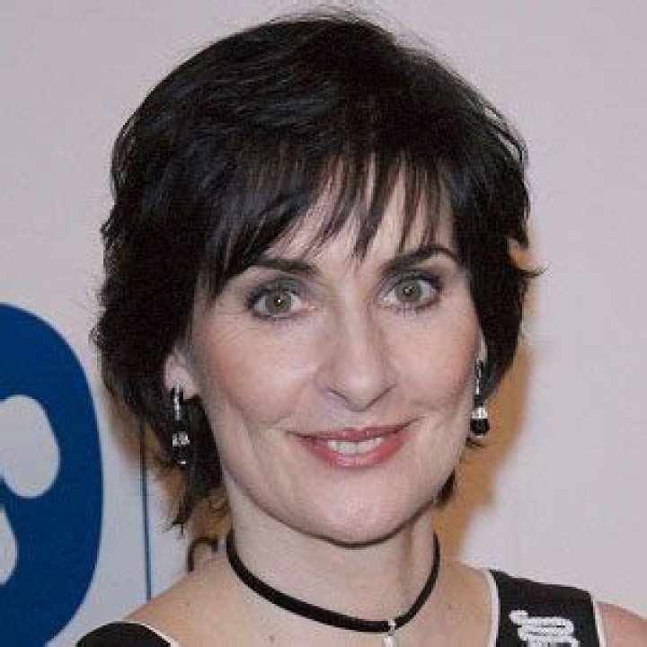 Enya (World Music Singer) - Age, Birthday, Bio, Facts, Family, Net Worth, Height & More