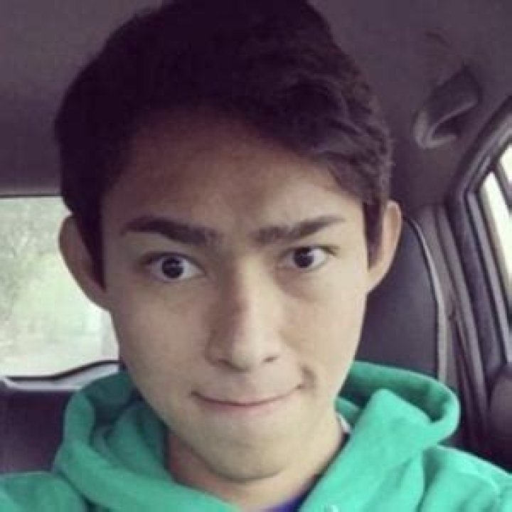 Fernanfloo (Estrella de YouTube) - Edad, cumpleaños, biografía, hechos, familia, patrimonio neto, altura y más