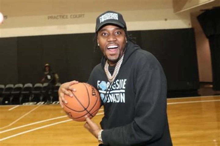 Fivio Foreign Gets Fooled By Fake NBA Account Claiming Seth Curry Was Drinking Lean