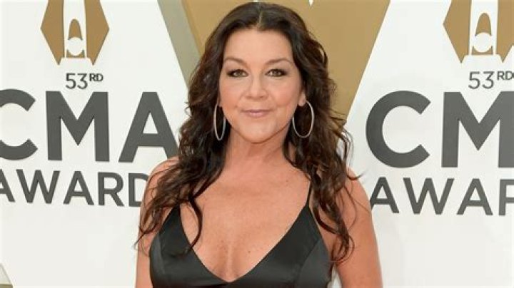 Gretchen Wilson (Country Singer) - Age, Birthday, Bio, Facts, Family, Net Worth, Height & More