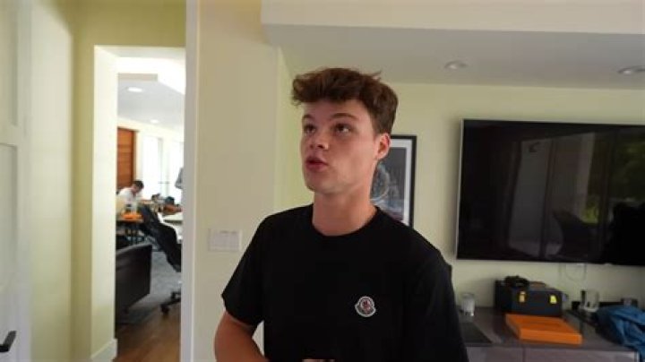 How tall is Jack Johnson