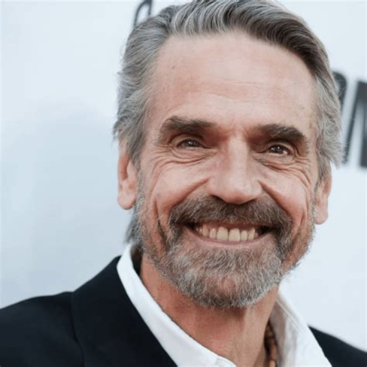 How tall is Jeremy Irons