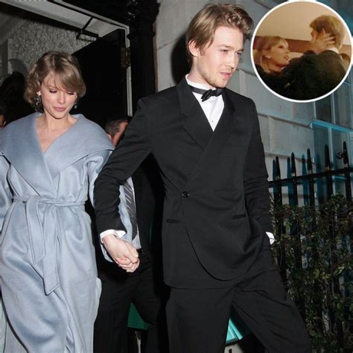 It’s a Love Story! Taylor Swift and Joe Alwyn Show Rare PDA at Golden Globes Afterparty: Photos