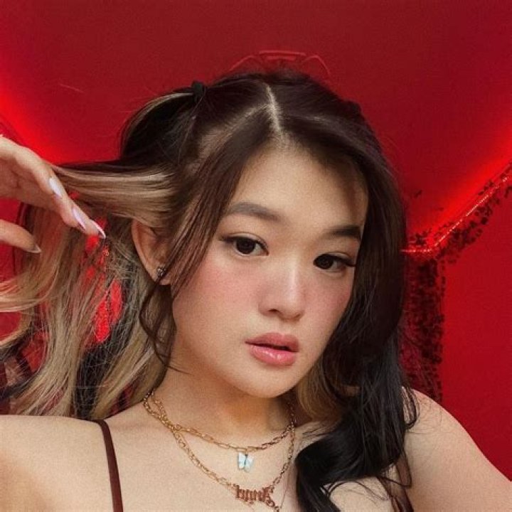 Jong Madaliday (TikTok Star) - Age, Birthday, Bio, Facts, Family, Net Worth, Height & More