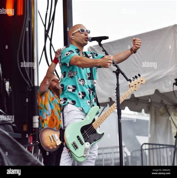 Kaleo Wassman (Reggae Singer) - Umur, Ulang Tahun, Bio, Fakta, Keluarga, Kekayaan Bersih, Tinggi Badan & Lainnya