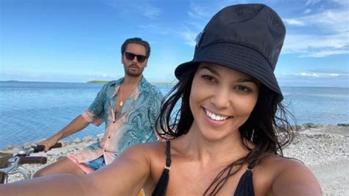Kourtney Kardashian Comments on Scott Disick’s Beach Photo After Cute Vacation Selfies in Tahiti