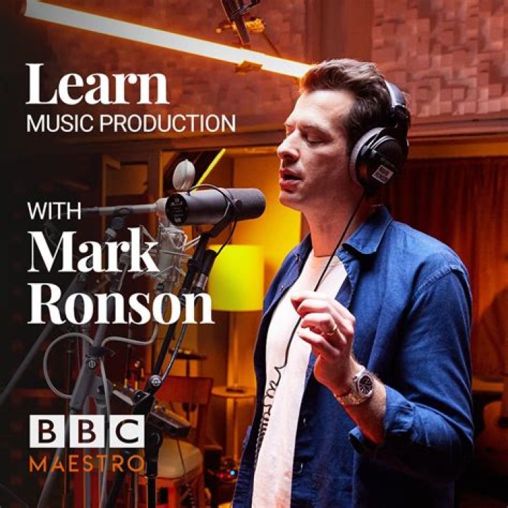 Mark Ronson (Music Producer) - Age, Birthday, Bio, Facts, Family, Net Worth, Height & More