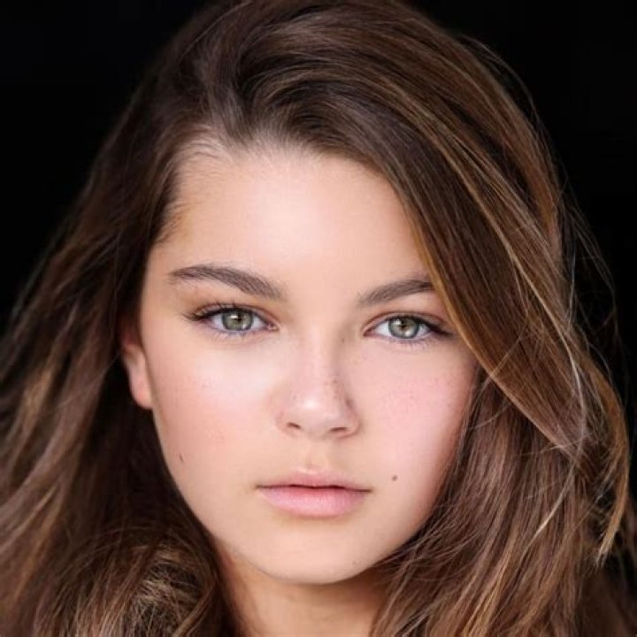 Mila Harris Height, Weight, Net Worth, Age, Birthday, Wikipedia, Who, Nationality, Biography