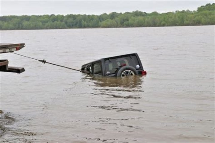 
Missing woman in submerged jeep rescued alive from Texas lake 