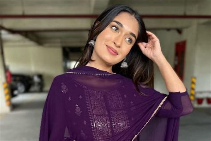 Niharika Nm (YouTube Star) - Age, Birthday, Bio, Facts, Family, Net Worth, Height & More