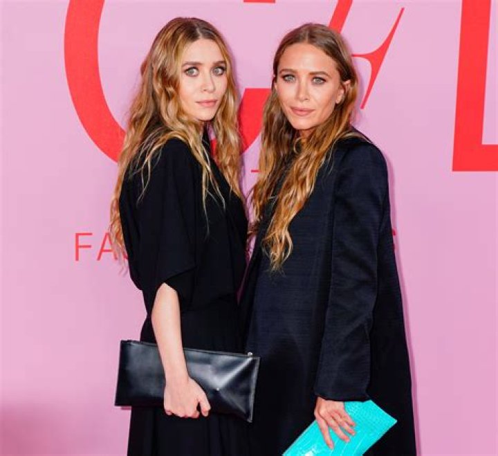OMG!Mary-Kate and Ashley Olsen Take Their First Public Selfie — See the Pic!