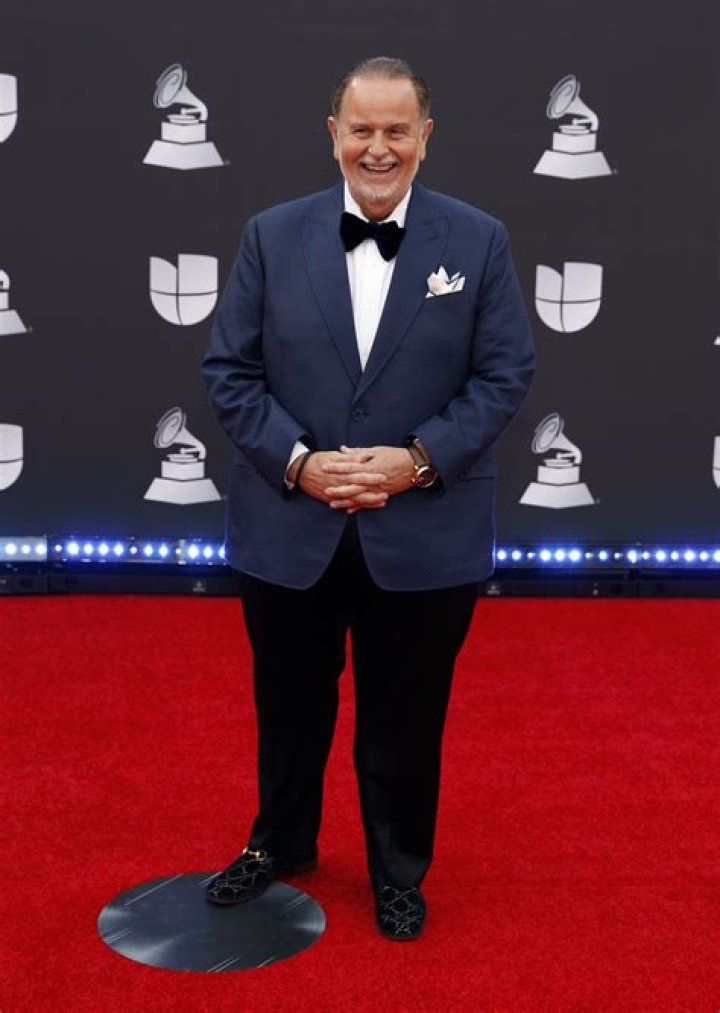 Raúl De Molina (TV Show Host) - Age, Birthday, Bio, Facts, Family, Net Worth, Height & More