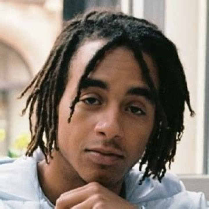 Ronaldinho (Futbolista) - Edad, cumpleaños, biografía, hechos, familia, patrimonio neto, altura y más