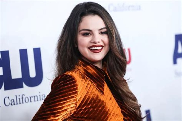 Selena Gomez Hilariously Calls TikTok ‘Rude’ After Filter Tells Her She Has ‘Bad Taste’ in Men