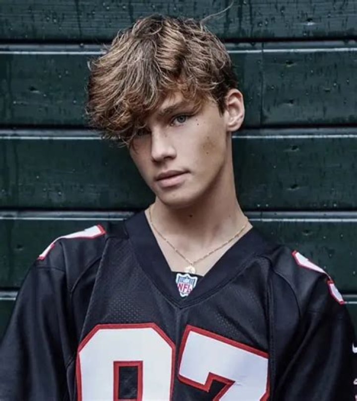 Sidney Dunk (TikTok Star) - Age, Birthday, Bio, Facts, Family, Net Worth, Height & More