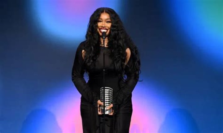 SZA Reveals She Has Let Fans Sleep Over At Her House