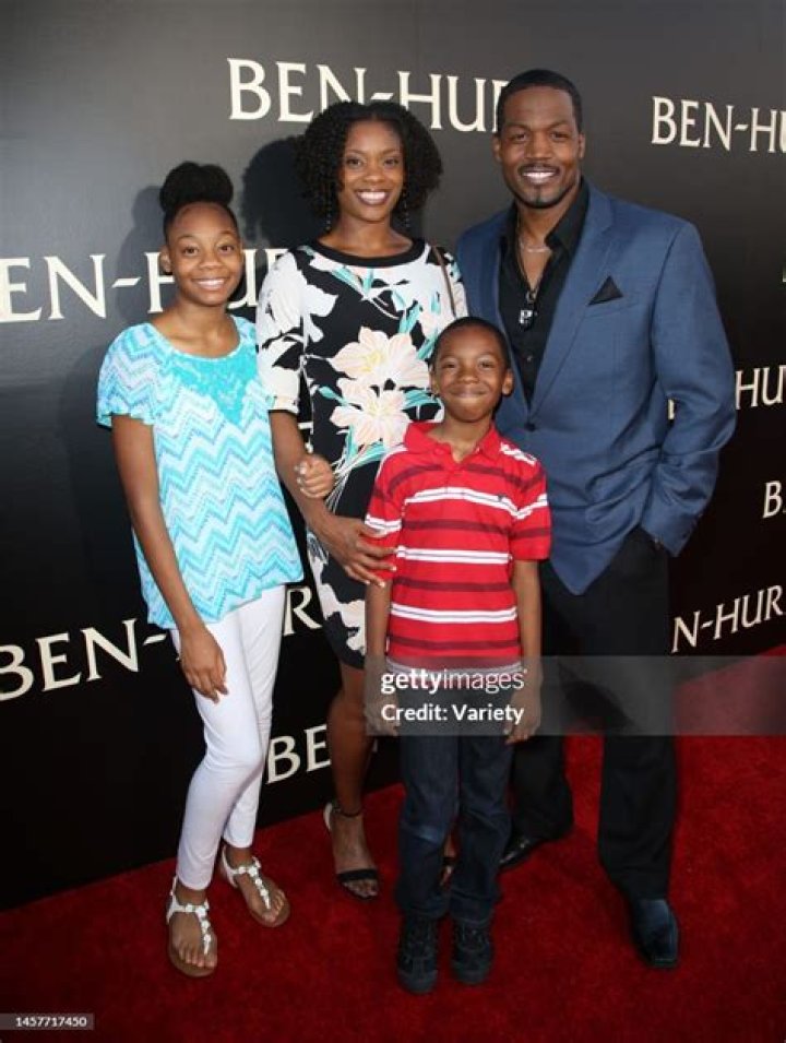 T.C. Stallings Biography, Age, Height, Wife, Net Worth, Family