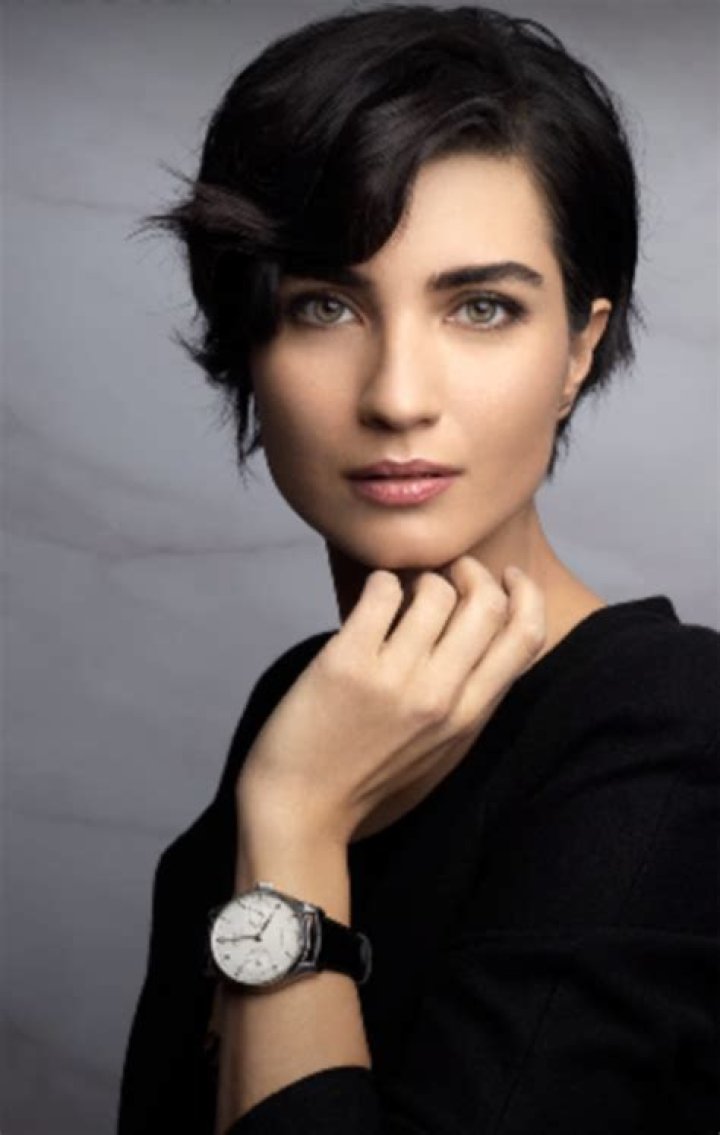 Tuba Büyüküstün – Celebsgraphy