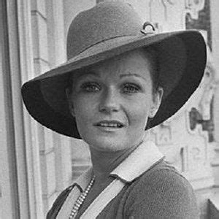 Valerie Perrine (Movie Actress) - Age, Birthday, Bio, Facts, Family, Net Worth, Height & More