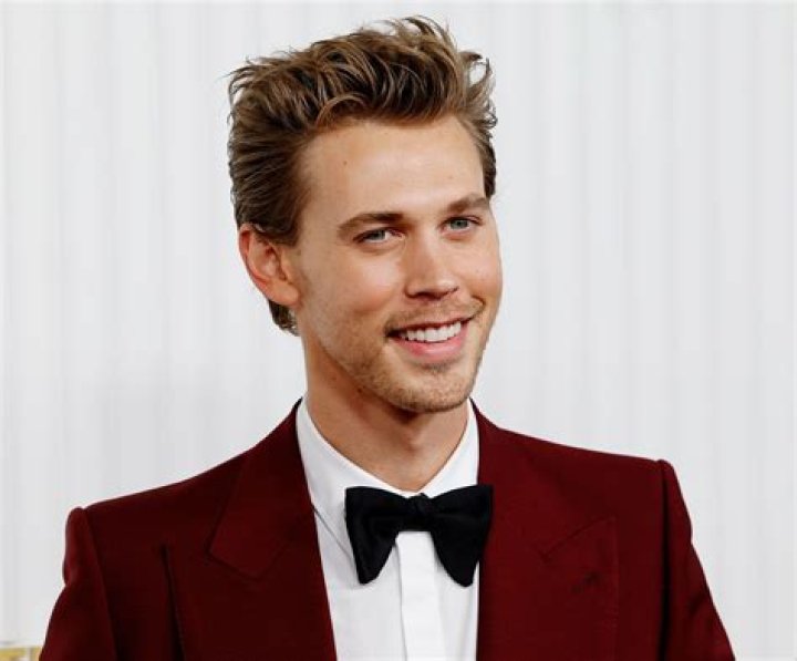 What is Austin Butler’s natural hair color?