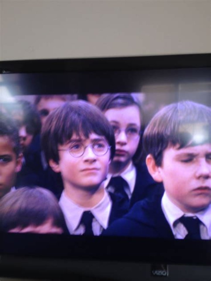 Who in Harry Potter wears glasses?