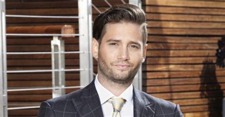 
Who is Josh Flagg? Is he married? His Wiki: Net Worth, Wedding, Husband, Education, Parents, Gay 